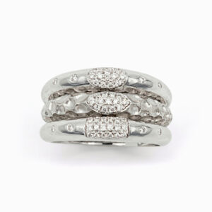 Anillo de diamantes y oro blanco diseño moderno de lujo