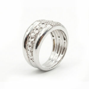 Anillo de diamantes y oro blanco diseño moderno de lujo