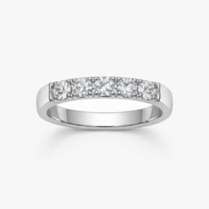 Anillo de diamantes en oro blanco media alianza diseño elegante