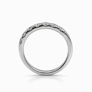 Anillo de diamantes oro blanco media alianza elegante