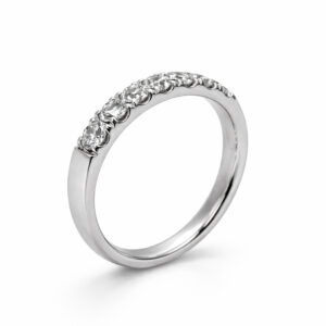 Anillo de diamantes oro blanco media alianza elegante