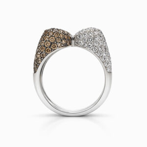 Anillo de diamantes blancos y diamantes champagne oro blanco diseño moderno