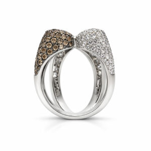 Anillo de diamantes blancos y diamantes champagne oro blanco diseño moderno