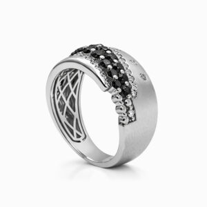 Anillo de diamantes negros y blancos pavé en oro blanco banda ancha