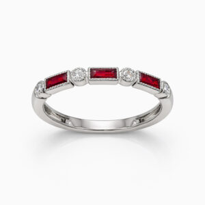 Anillo de rubíes baguette y diamantes en oro blanco