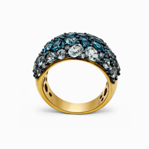 Anillo cúpula de topacios azules y diamantes en oro amarillo