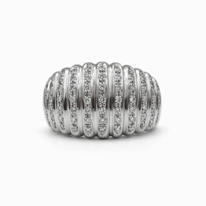 Anillo estriado de diamantes en oro blanco