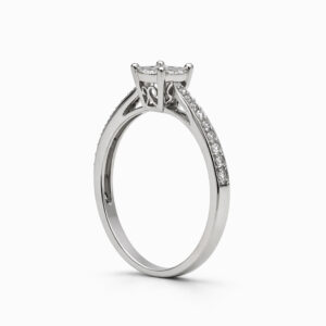 Anillo solitario con diamantes en oro blanco