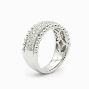 Anillo de diamantes pavé en oro blanco diseño elegante de lujo