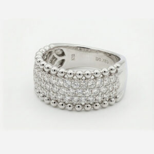 Anillo de diamantes pavé en oro blanco diseño elegante de lujo